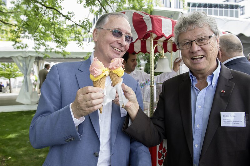 44 AKBW 14 06 05 0575 k1 web