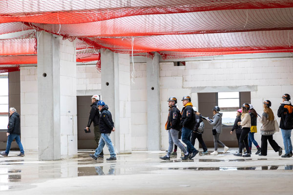 Kammergruppe Göppingen führt Nachwuchs-Architekten durch Baustelle
