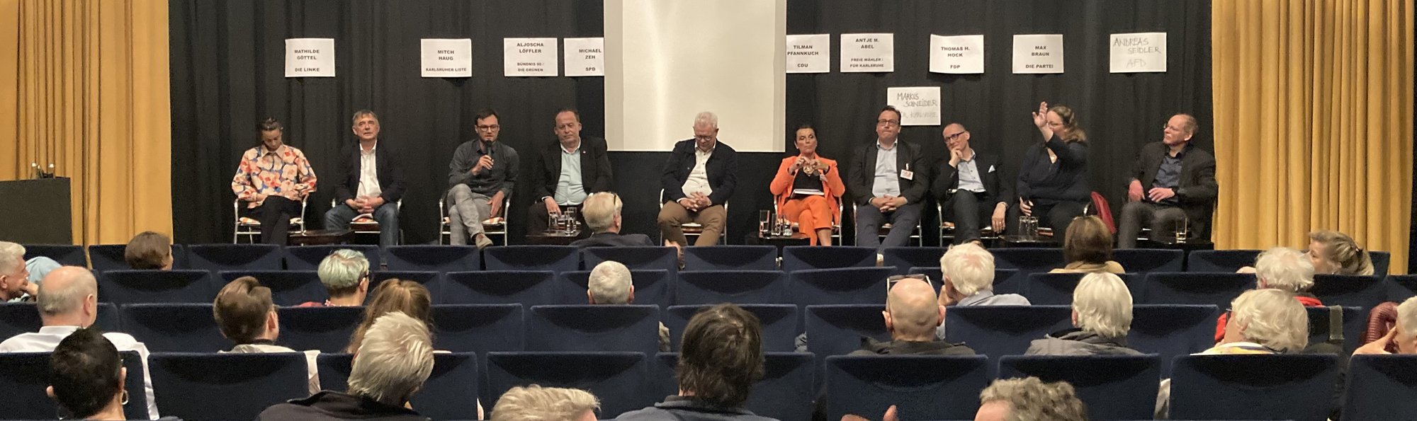 Foto: Olivia Gaiser-Delgmann, 4.Mai 2024, auf dem Podium v.l.: Mathilde Göttel (die Linke), Mitch Haug (KAL), Aljoscha Löffler (Bündnis 90/ die Grünen), Michael Zeh (SPD), Tilman Pfannkuch (CDU), Antje Abel (FW), Markus Schneider (FÜR), Thomas Hock (FDP), Vanessa Schulz (die PARTEI), Andreas Seidler (AFD)