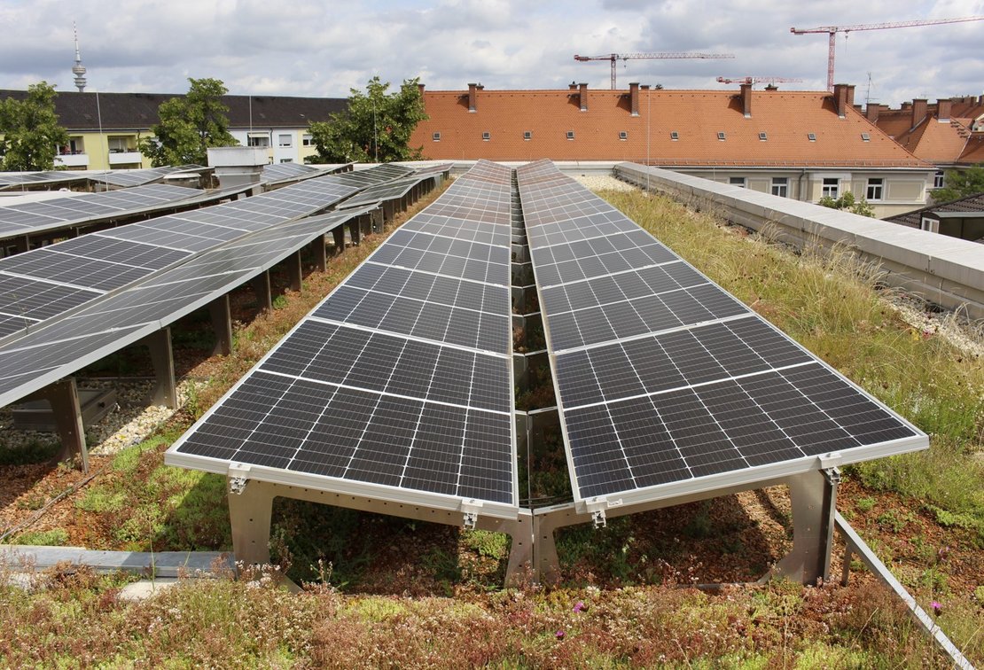 Bildquelle: ZinCo_Gründach_Solar - Kompetenzzentrum Gebäudebegrünung und Stadtklima e.V.